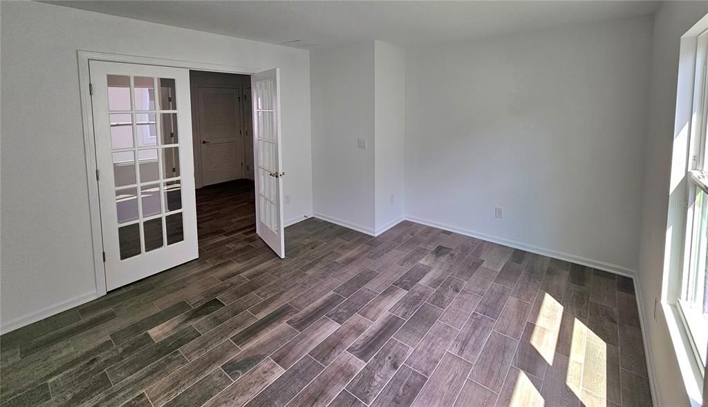 合同活跃: $346,990 (4 贝兹, 2 浴室, 1986 平方英尺)