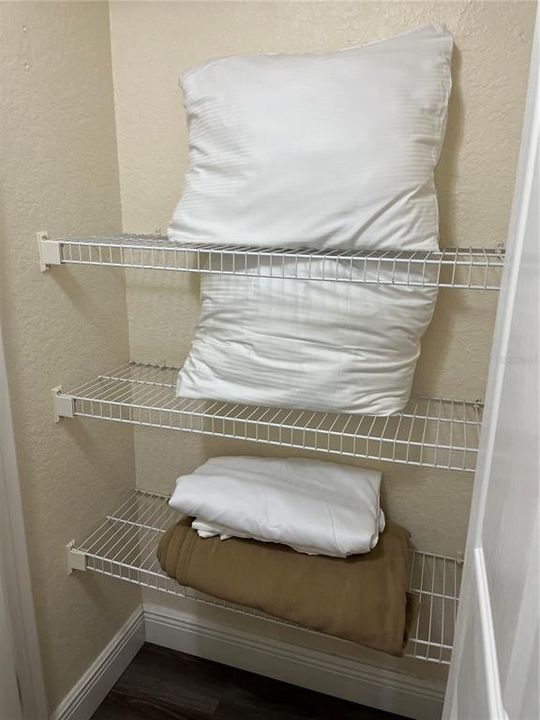 For Sale: $167,000 (2 beds, 2 baths, 957 Square Feet)