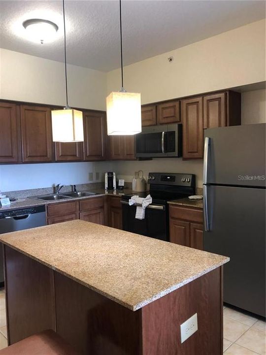 For Sale: $167,000 (2 beds, 2 baths, 957 Square Feet)