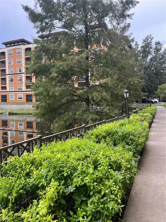 For Sale: $167,000 (2 beds, 2 baths, 957 Square Feet)