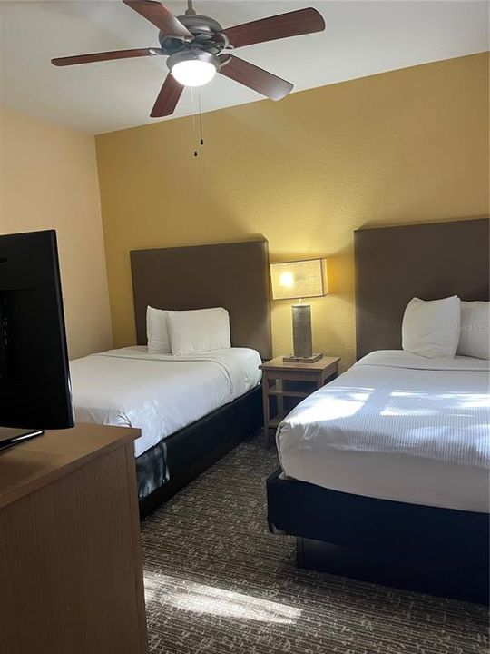 For Sale: $167,000 (2 beds, 2 baths, 957 Square Feet)