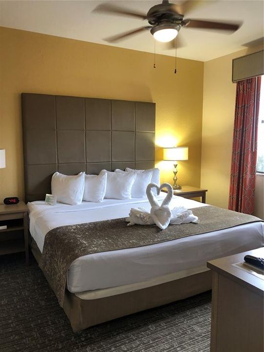 For Sale: $167,000 (2 beds, 2 baths, 957 Square Feet)