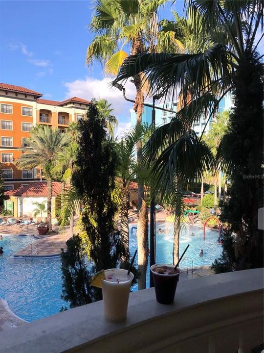 For Sale: $167,000 (2 beds, 2 baths, 957 Square Feet)