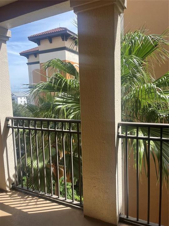 For Sale: $167,000 (2 beds, 2 baths, 957 Square Feet)