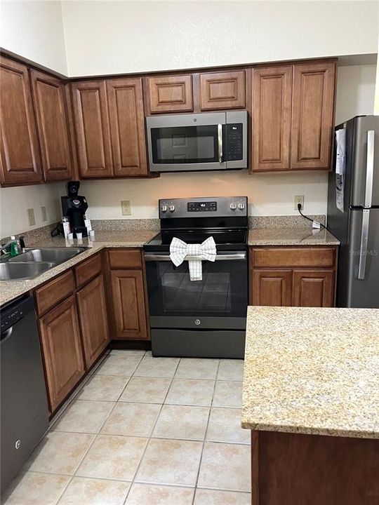 For Sale: $167,000 (2 beds, 2 baths, 957 Square Feet)