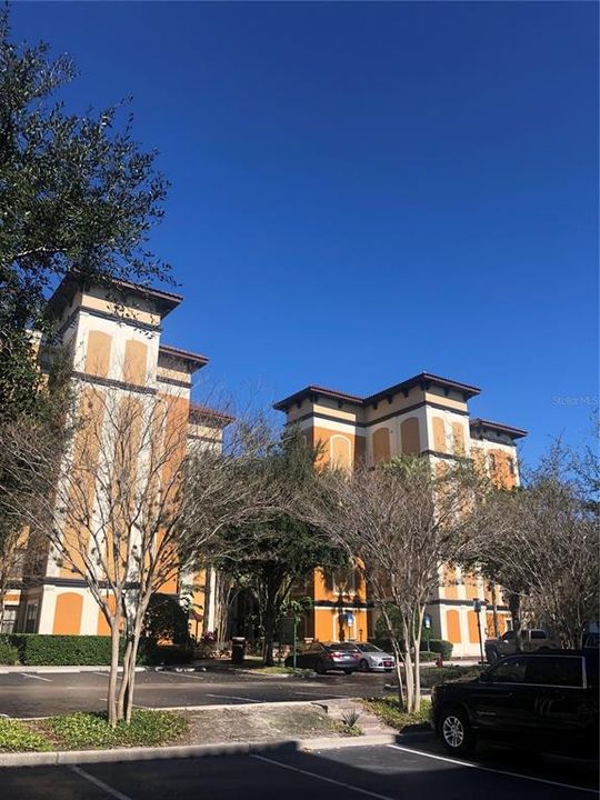 For Sale: $167,000 (2 beds, 2 baths, 957 Square Feet)