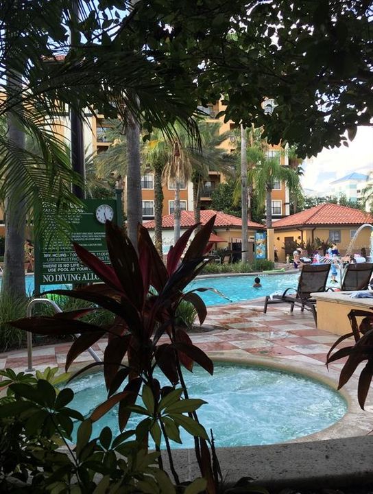 For Sale: $167,000 (2 beds, 2 baths, 957 Square Feet)