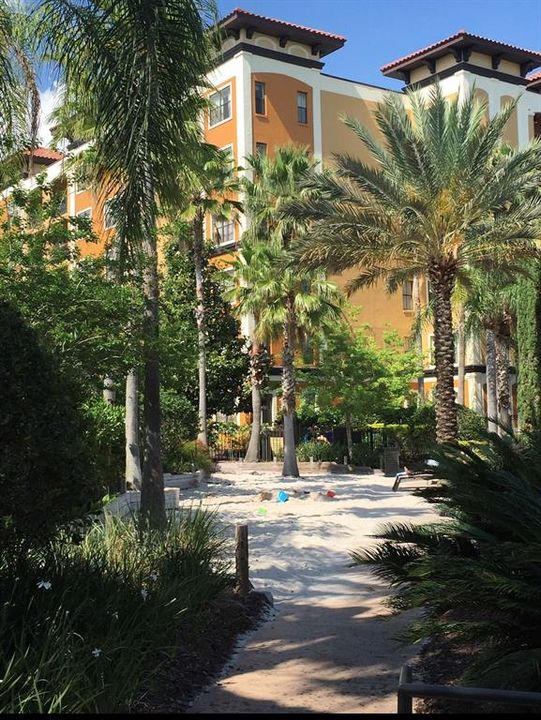 For Sale: $167,000 (2 beds, 2 baths, 957 Square Feet)