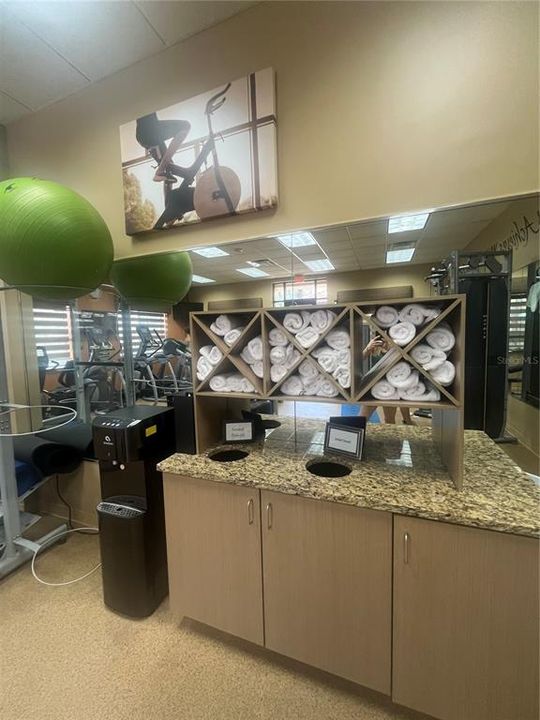 For Sale: $167,000 (2 beds, 2 baths, 957 Square Feet)