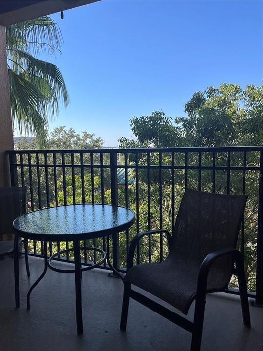 For Sale: $167,000 (2 beds, 2 baths, 957 Square Feet)