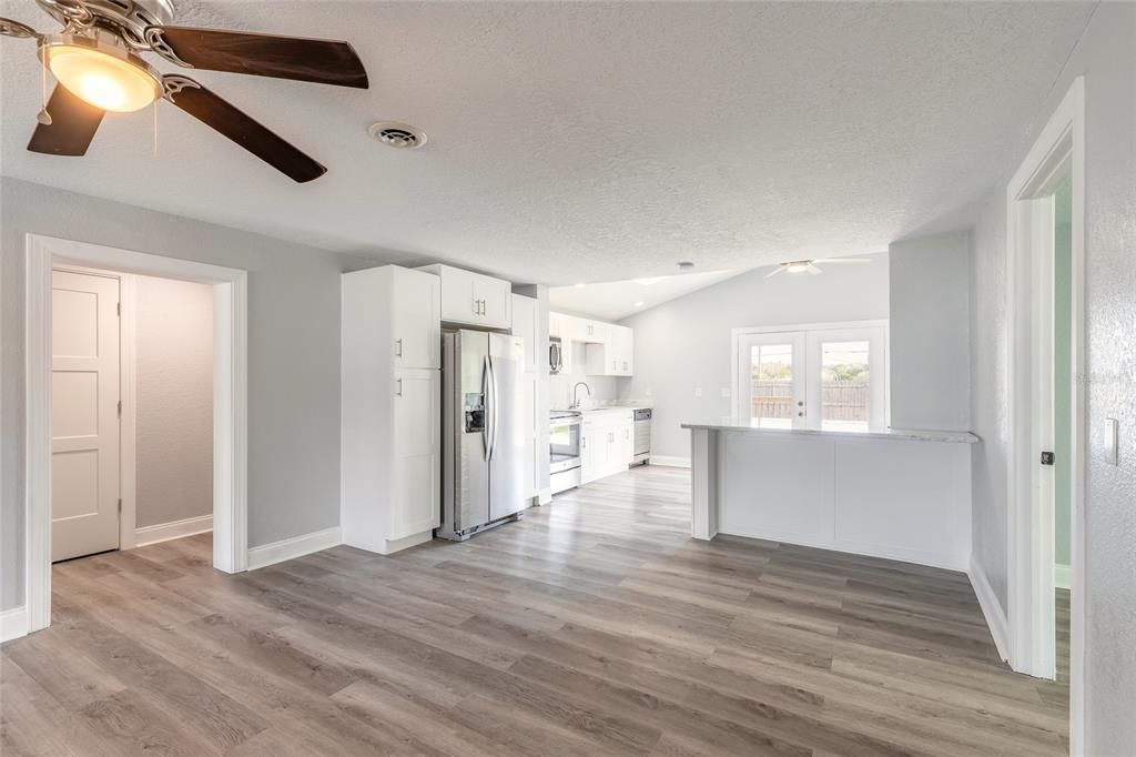 Activo con contrato: $245,000 (3 camas, 2 baños, 1614 Pies cuadrados)