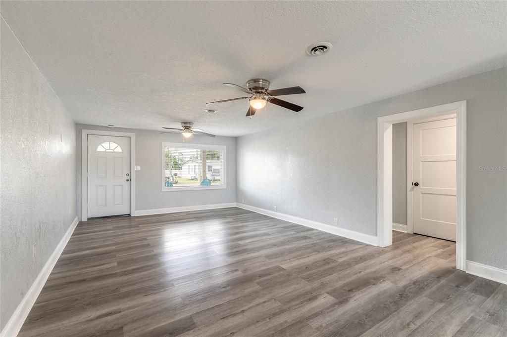 Activo con contrato: $245,000 (3 camas, 2 baños, 1614 Pies cuadrados)