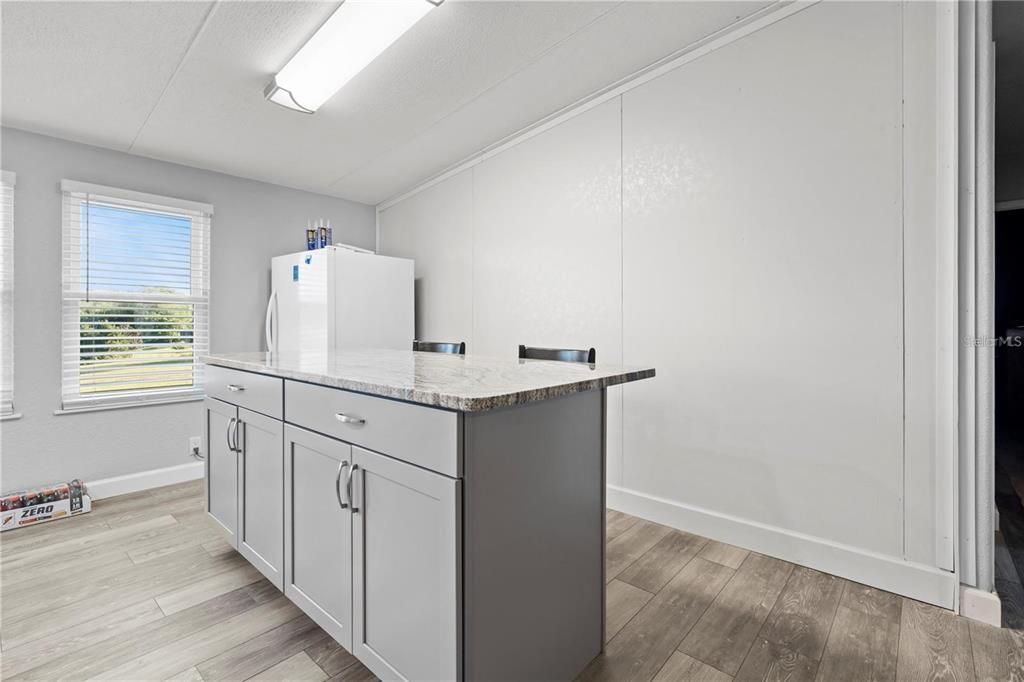 Под контрактом: $298,975 (4 спален, 2 ванн, 1512 Квадратных фут)