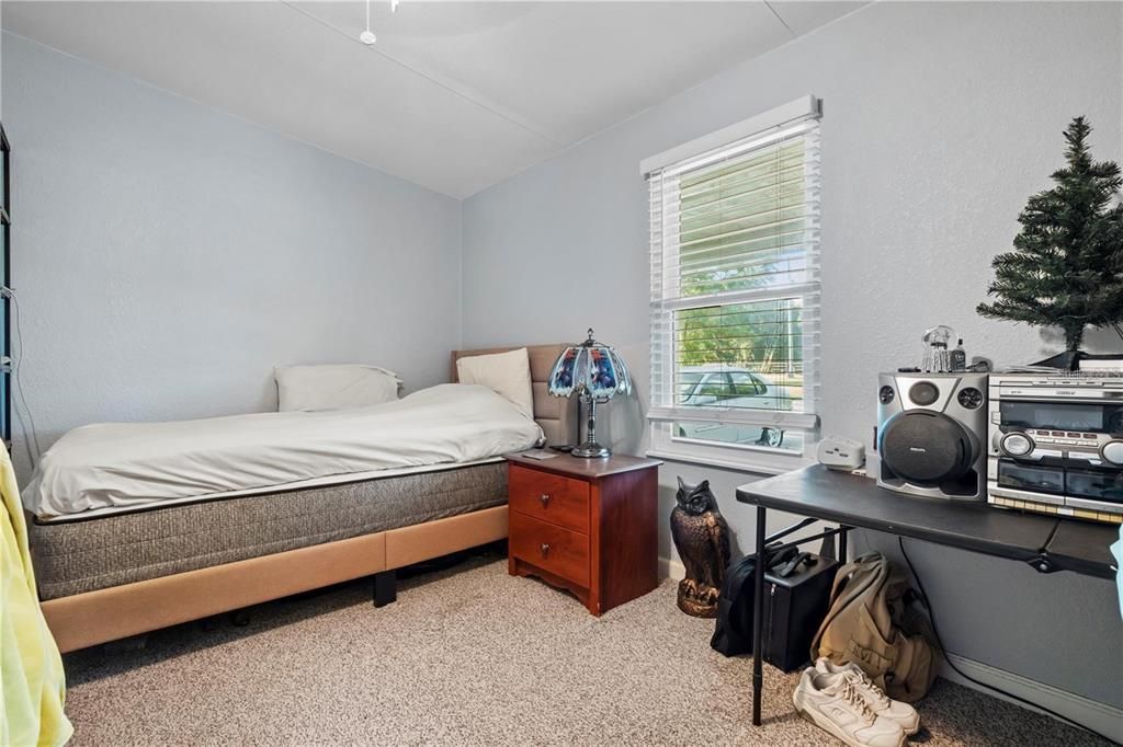 Под контрактом: $298,975 (4 спален, 2 ванн, 1512 Квадратных фут)