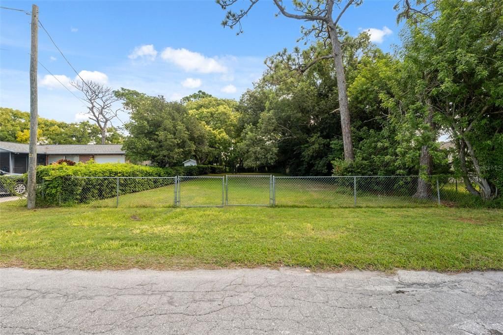 For Sale: $29,000 (0.17 acres)