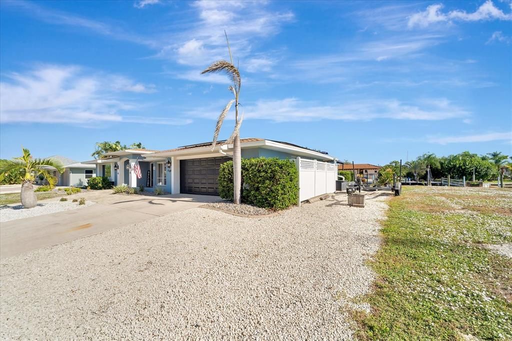 For Sale: $669,000 (3 beds, 2 baths, 2141 Square Feet)