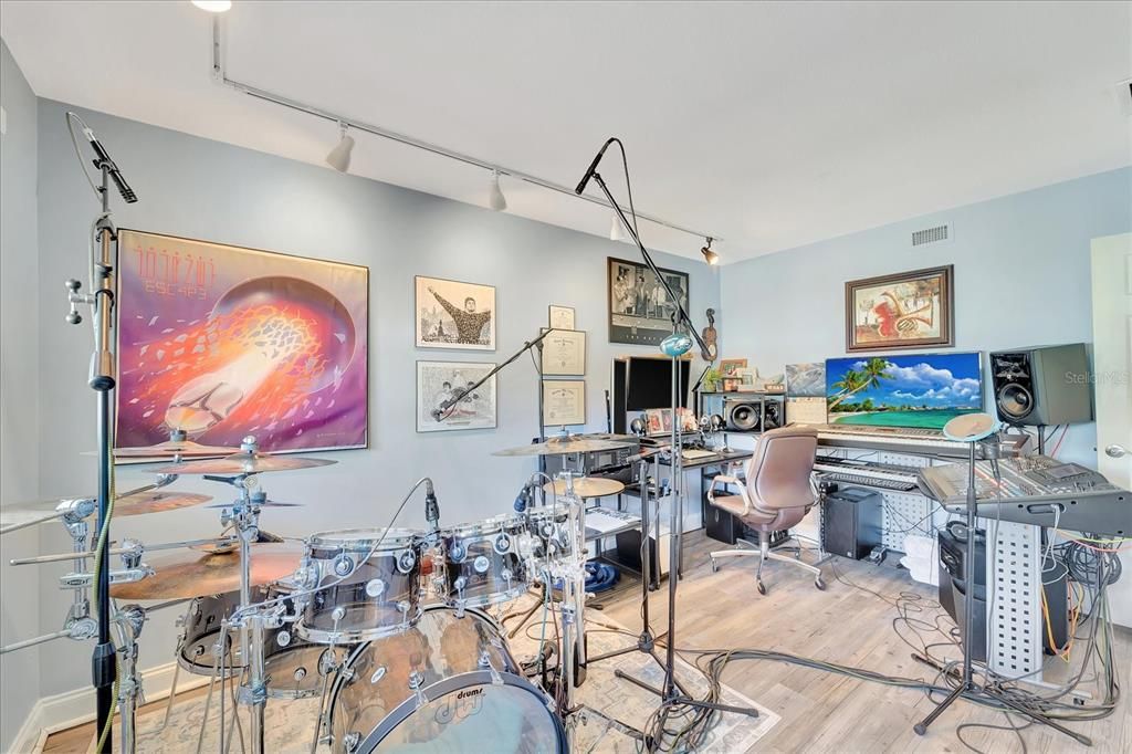 For Sale: $669,000 (3 beds, 2 baths, 2141 Square Feet)