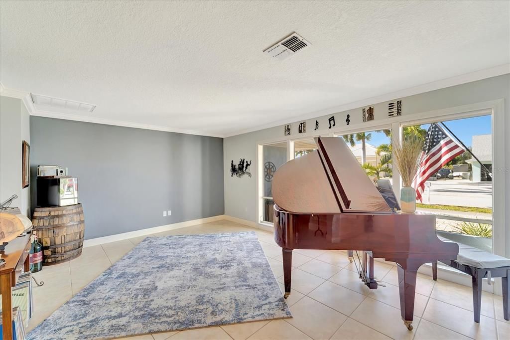 For Sale: $669,000 (3 beds, 2 baths, 2141 Square Feet)