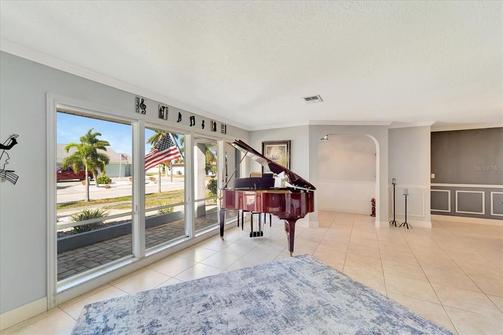 For Sale: $669,000 (3 beds, 2 baths, 2141 Square Feet)