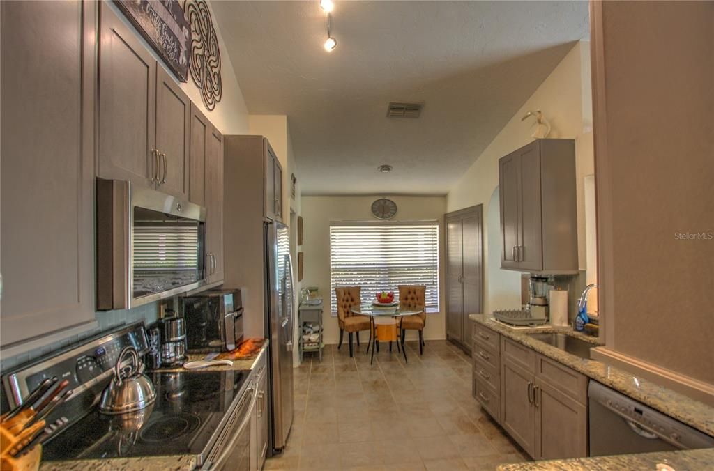 出租: $4,000 (3 贝兹, 2 浴室, 1758 平方英尺)