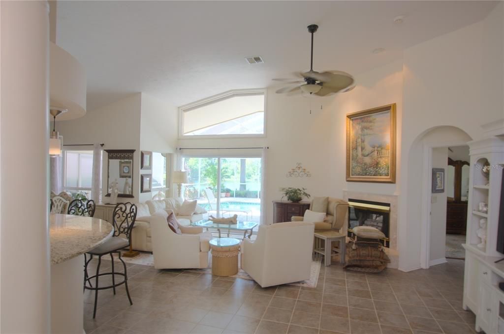 出租: $4,000 (3 贝兹, 2 浴室, 1758 平方英尺)