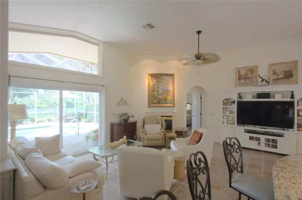 出租: $4,000 (3 贝兹, 2 浴室, 1758 平方英尺)