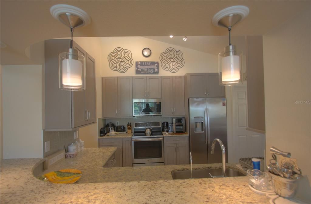 出租: $4,000 (3 贝兹, 2 浴室, 1758 平方英尺)