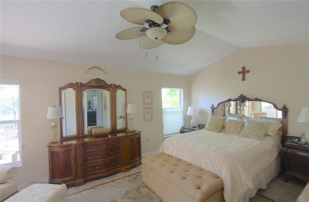 出租: $4,000 (3 贝兹, 2 浴室, 1758 平方英尺)