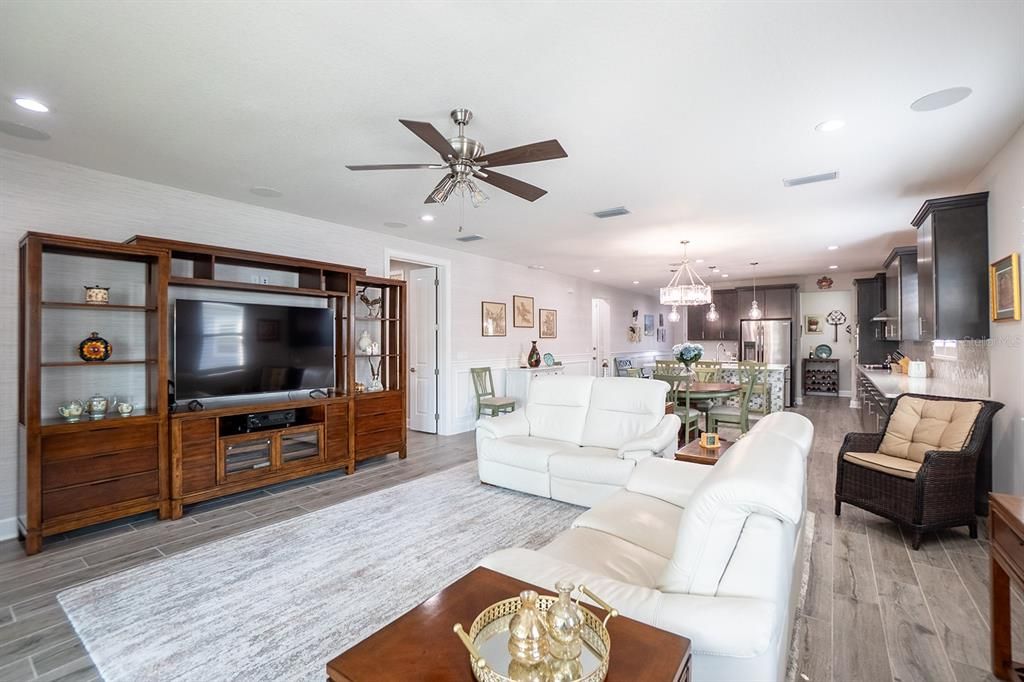 待售: $679,000 (4 贝兹, 2 浴室, 2600 平方英尺)