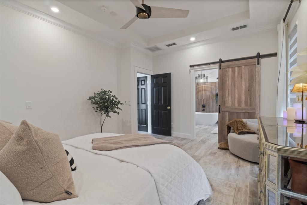 Под контрактом: $675,000 (3 спален, 2 ванн, 1858 Квадратных фут)