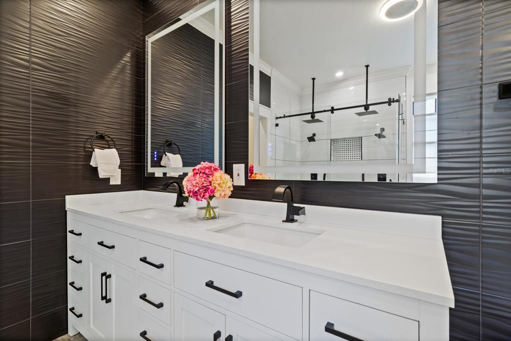 Под контрактом: $675,000 (3 спален, 2 ванн, 1858 Квадратных фут)