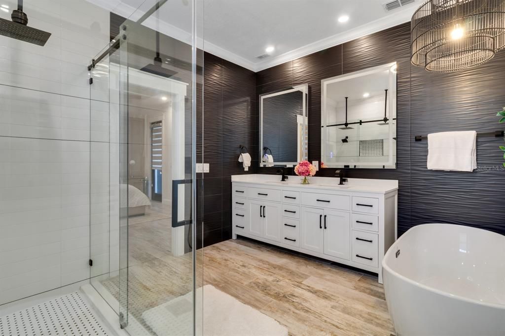 Под контрактом: $675,000 (3 спален, 2 ванн, 1858 Квадратных фут)