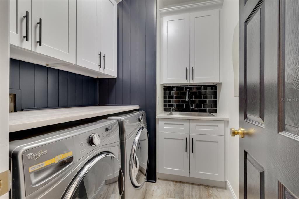 Под контрактом: $675,000 (3 спален, 2 ванн, 1858 Квадратных фут)