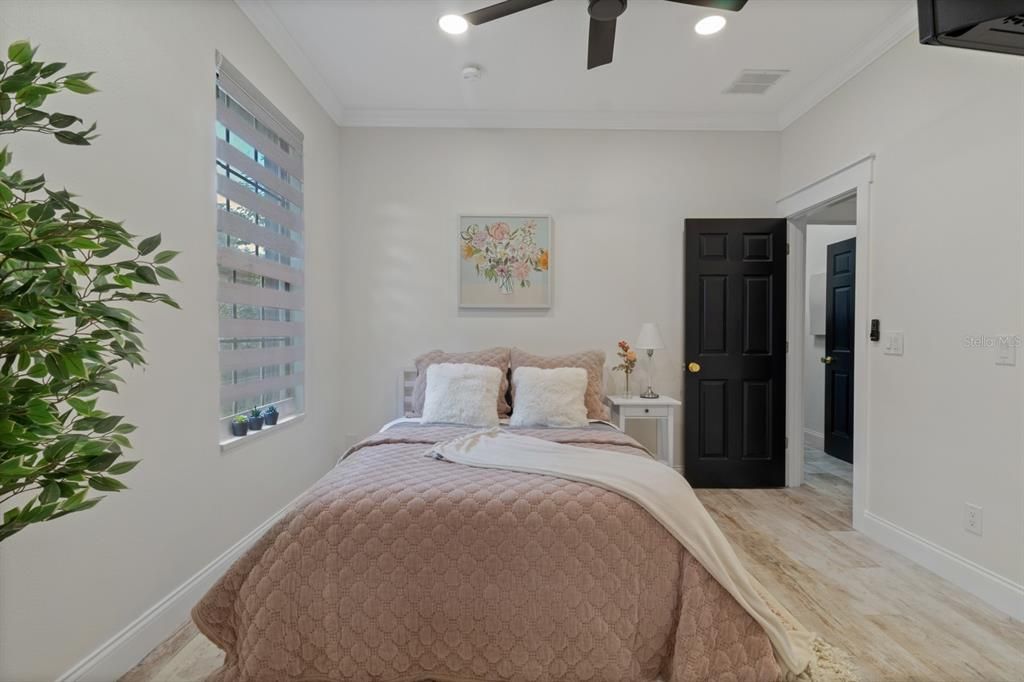 Под контрактом: $675,000 (3 спален, 2 ванн, 1858 Квадратных фут)