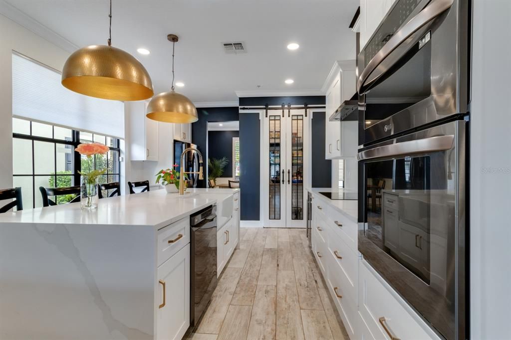 Под контрактом: $675,000 (3 спален, 2 ванн, 1858 Квадратных фут)