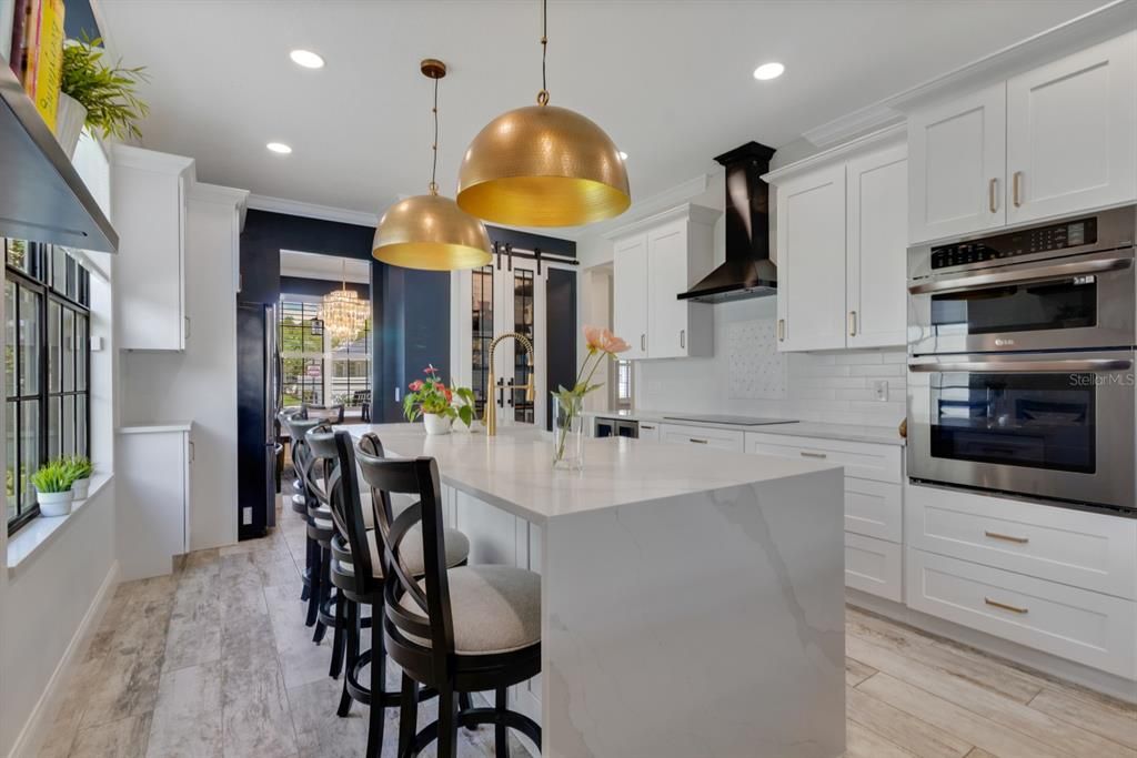 Под контрактом: $675,000 (3 спален, 2 ванн, 1858 Квадратных фут)