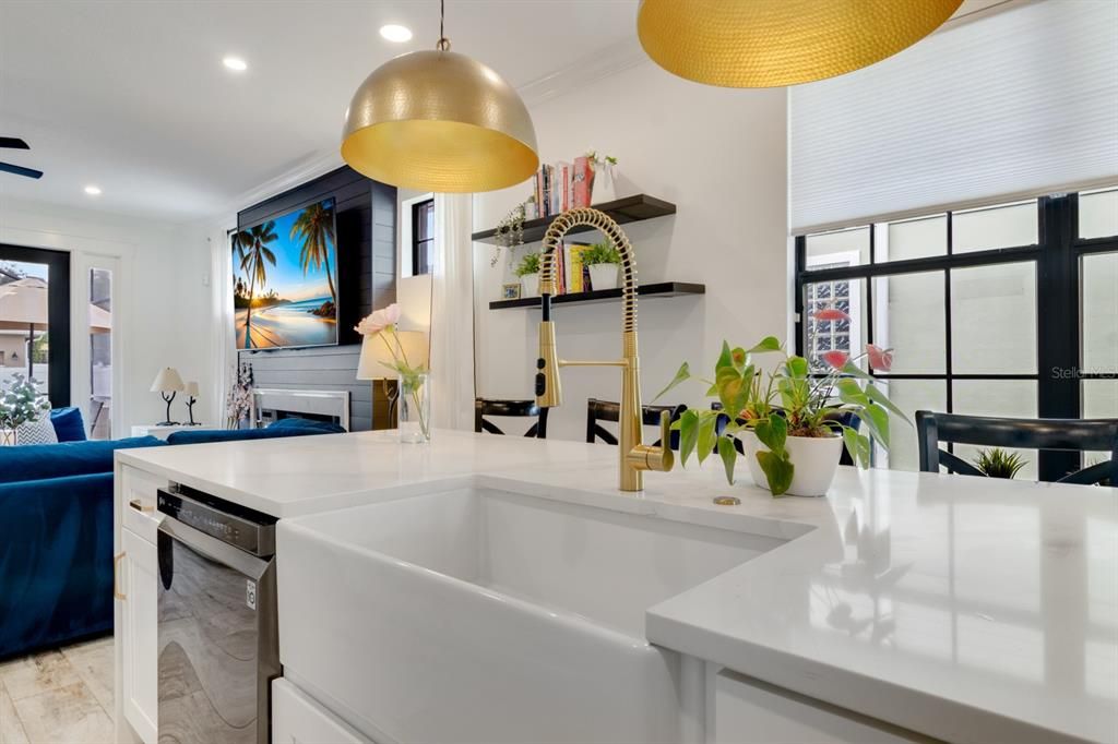 Под контрактом: $675,000 (3 спален, 2 ванн, 1858 Квадратных фут)