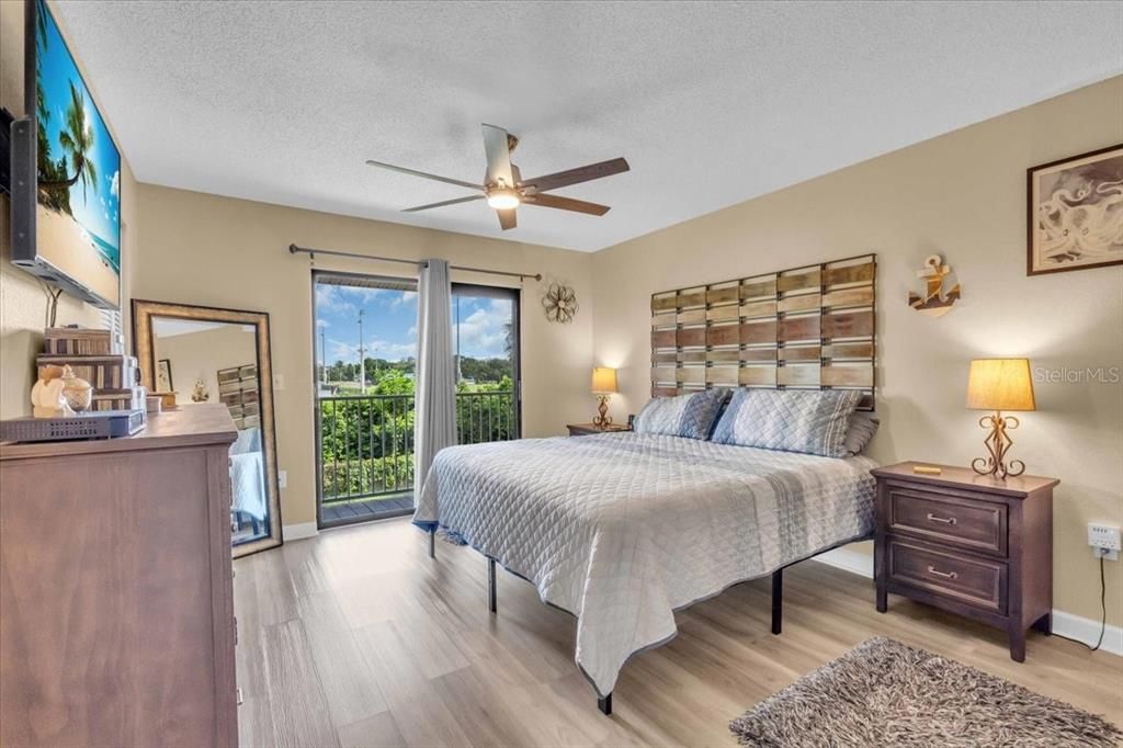 На продажу: $295,000 (4 спален, 2 ванн, 1510 Квадратных фут)