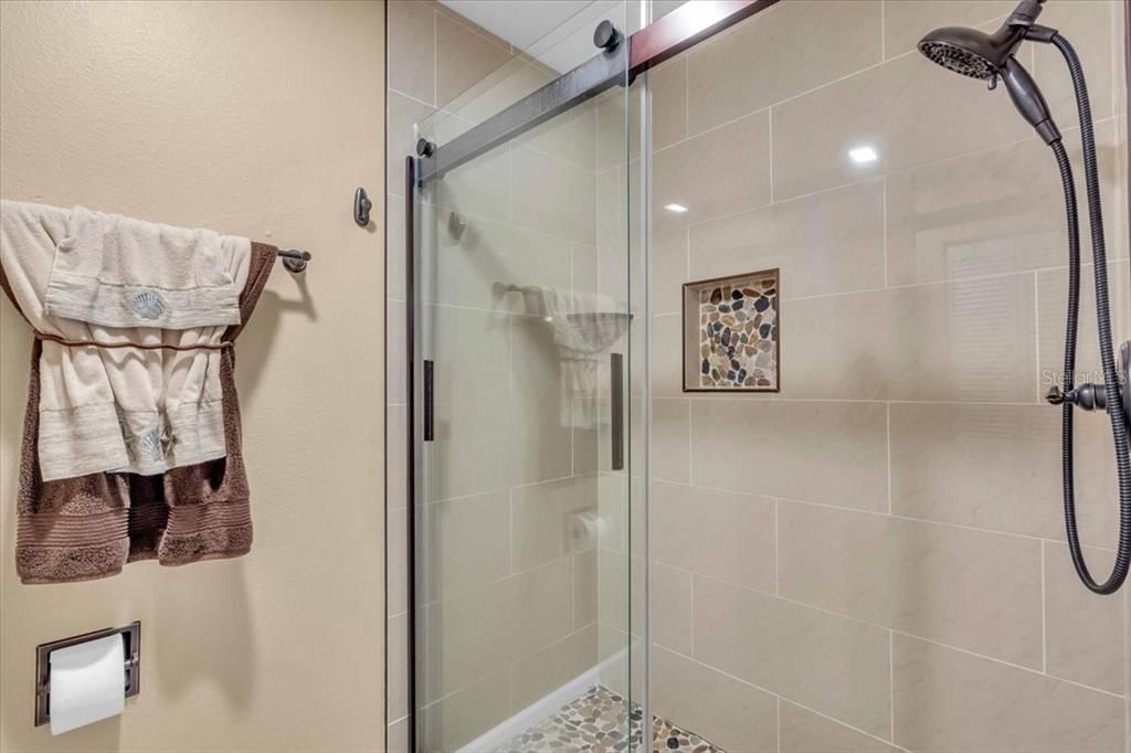 На продажу: $295,000 (4 спален, 2 ванн, 1510 Квадратных фут)