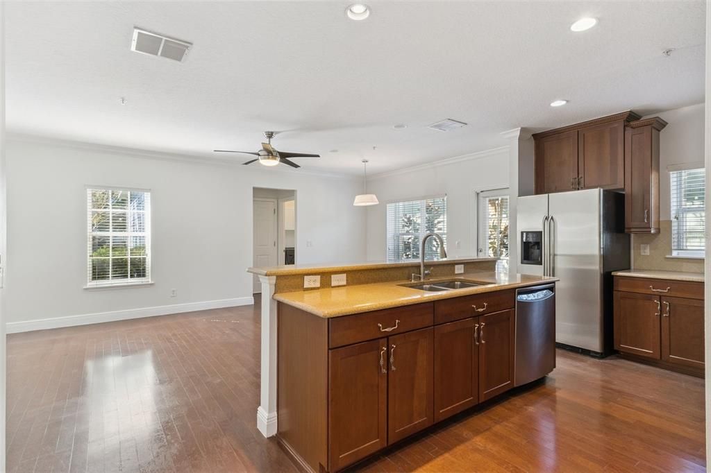 待售: $710,000 (3 贝兹, 2 浴室, 1673 平方英尺)