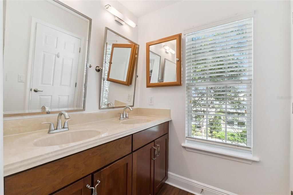 待售: $710,000 (3 贝兹, 2 浴室, 1673 平方英尺)