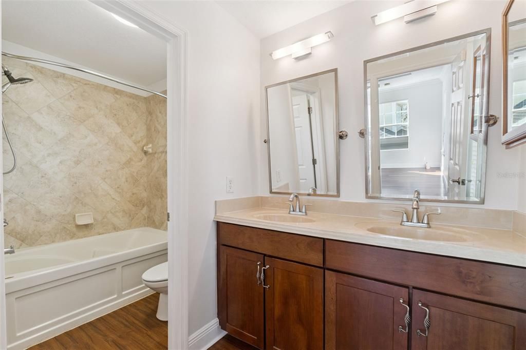 待售: $710,000 (3 贝兹, 2 浴室, 1673 平方英尺)