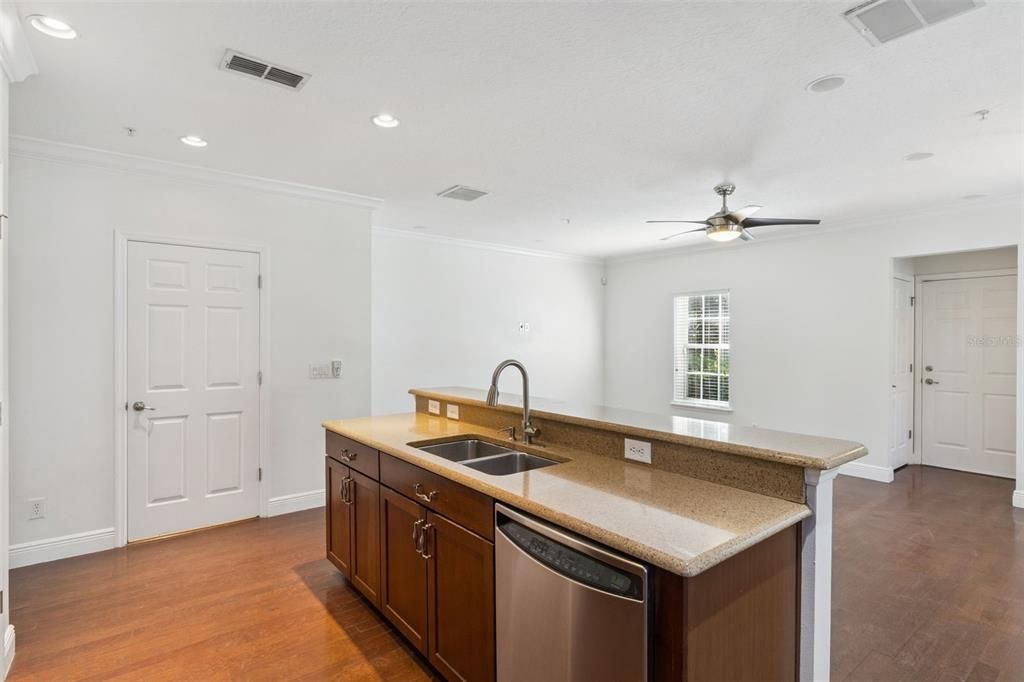 待售: $710,000 (3 贝兹, 2 浴室, 1673 平方英尺)