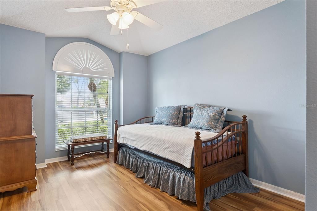 待售: $360,000 (2 贝兹, 2 浴室, 1736 平方英尺)