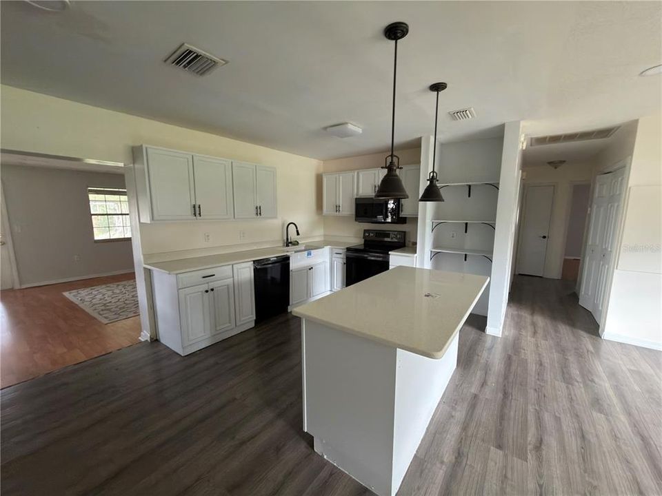 Activo con contrato: $262,000 (3 camas, 2 baños, 1258 Pies cuadrados)