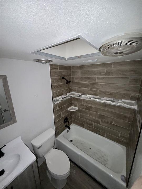 Activo con contrato: $262,000 (3 camas, 2 baños, 1258 Pies cuadrados)