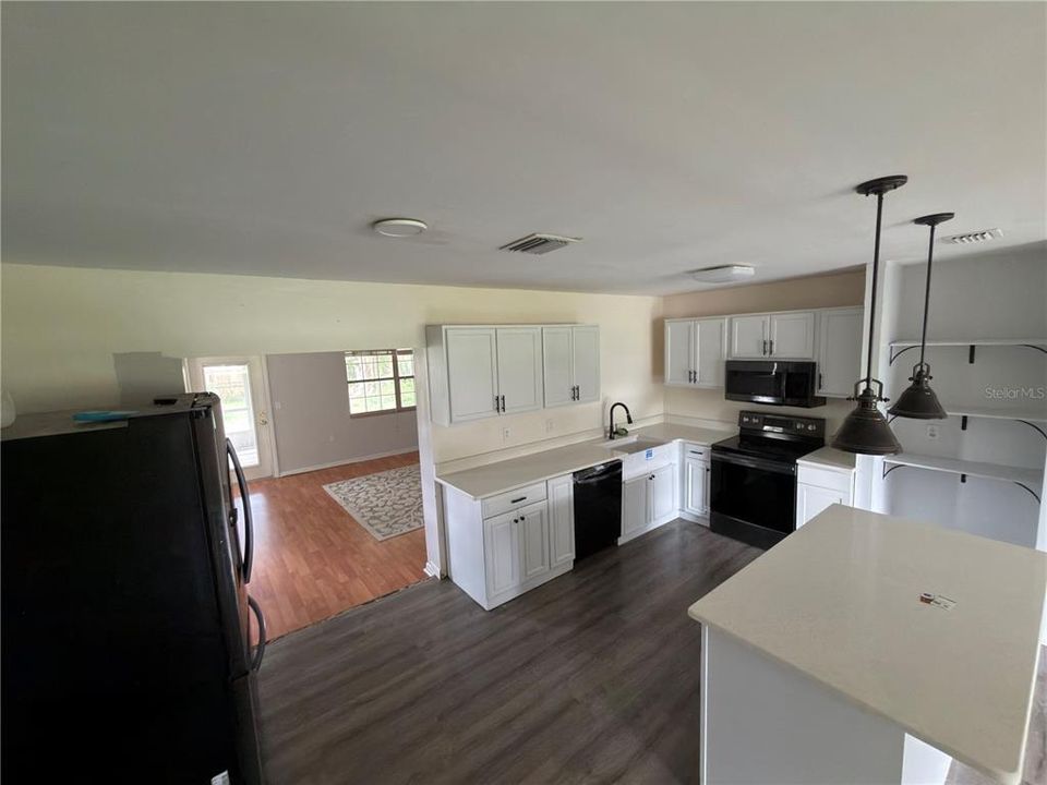 Activo con contrato: $262,000 (3 camas, 2 baños, 1258 Pies cuadrados)