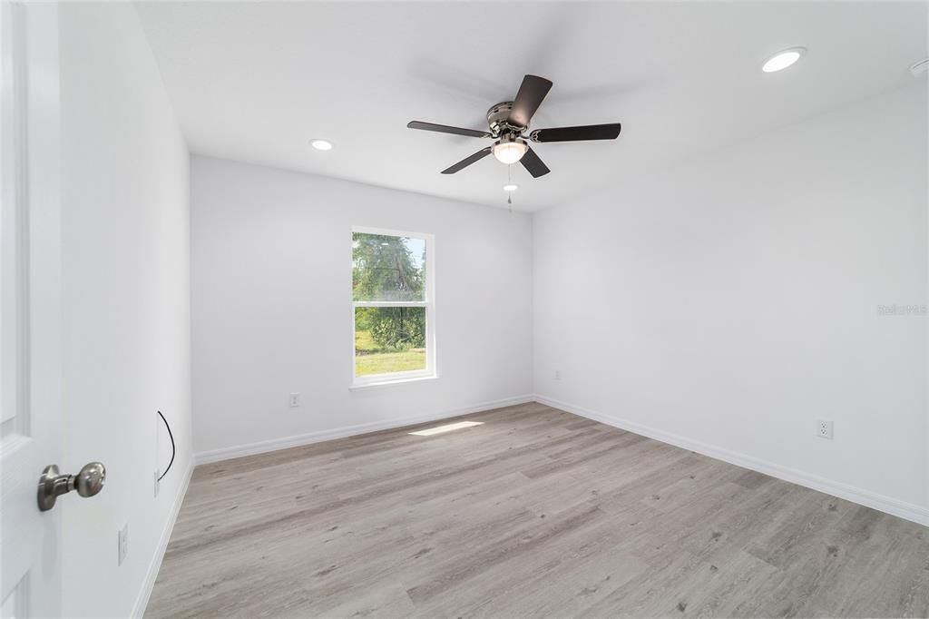 For Sale: $299,900 (4 beds, 2 baths, 1715 Square Feet)