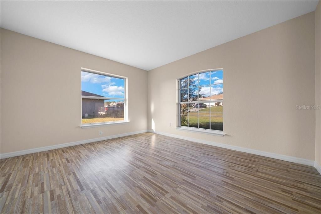 Activo con contrato: $269,990 (3 camas, 2 baños, 1860 Pies cuadrados)