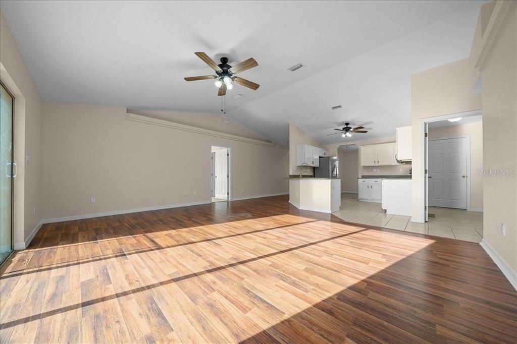 Activo con contrato: $269,990 (3 camas, 2 baños, 1860 Pies cuadrados)